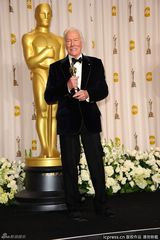 高清组图：奥斯卡后台获奖众星举金人光彩照人
