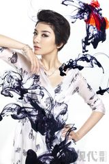 组图：黄奕大片化身山水美人 水墨画意境别样妩媚