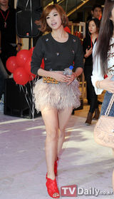 组图：韩星Secret黄静茵等亮相品牌开业典礼