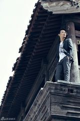 组图：罗晋北京风情写真魅力独具 气质小生人气飙升