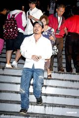 幻灯图：陈奕迅出席周杰伦小巨蛋个唱搞怪互动