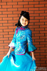 组图：哈文晒全家福 李咏扮帅爸女儿俏丽