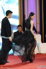 组图：黄晓明拒春晚邀约 吕佳容爆乳陈乔恩偷瞄