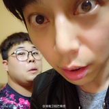 组图：谢娜为何炅准备生日派对 张杰吹气球