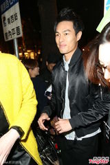 组图：陆川戴立忍曾宝仪等现身张震婚礼