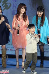 组图：孟庭苇出新碟称将封刀 爱子可爱助阵