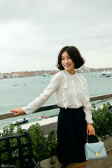 高清图：秦海璐威尼斯拍写真大片 尽显文艺复古气息