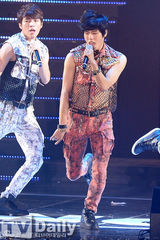 组图：朴宰范INFINITE等热唱PEPSI演唱会