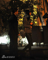 组图：姚晨曹郁甜蜜瞬间 低调享二人世界