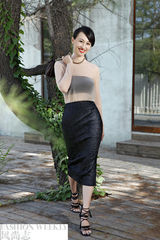 组图：练束梅时尚街拍尽显妩媚性感