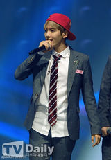 组图：EXO现身WAPOP演唱会 华丽舞技闪耀全场