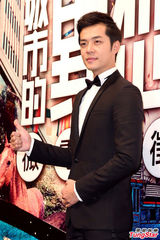 组图：姚元浩隔空索假期共欢 王心凌甜笑回应