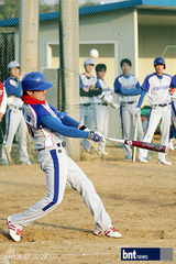 组图：金昌烈吴智昊等韩国众星参加棒球大赛