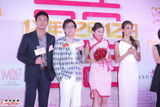 组图：安志杰谢婷婷亮相结婚派对 称还没求婚打算