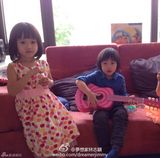 组图：钟丽缇女儿萌照曝光 与韩寒女儿似双胞胎