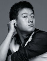 组图：佟大为最新写真曝光 冷峻眼神显雄性魅力