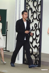 组图：杨丞琳出席新戏首映会 “醉”爱张孝全