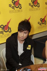 组图：古巨基被批婚期将到 杨采妮不急于结婚