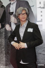 组图：郑少秋新剧与邵美琪激吻 陈豪陈茵媺避忌