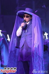 组图：陈奕迅开唱造型似黑山老妖 少说话多唱歌