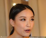 组图：倪妮白裙代言气质优雅宛若女神