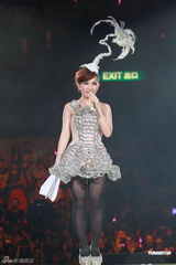 组图：梁静茹演唱会落幕 与表哥同台合唱