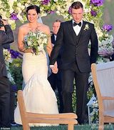 组图：34岁后街男孩卡特与未婚妻完婚 现场拥吻