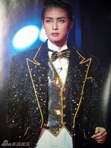 组图：天海佑希46岁生日 宝冢男角剧照大放送