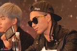 组图：韩团Bigbang香港开唱 GD红发抢眼TOP斯文