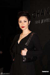 组图：赌王三女齐聚珠宝展 陈法蓉演绎冷感美