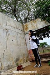 46岁周慧敏斯里兰卡公益行 为孩童剪发吹泡泡