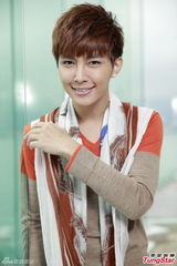 组图：炎亚轮精美写真 享受刻骨铭心恋爱