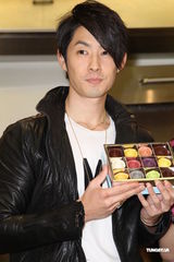 组图：吴建豪首次做巧克力 对曾之乔印象很新鲜