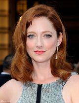 高清组图：奥斯卡红毯朱迪-格雷尔拼接裙曲线撩人