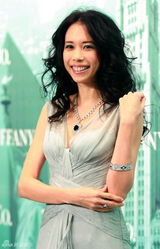 组图：群星助阵发布会 巩俐戴过亿珠宝显女王气质