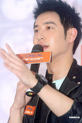 幻灯图：潘玮柏分享护肤心得 避谈“双J恋”真假 