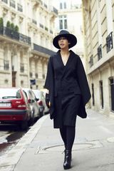 组图：许茹芸巴黎街拍 不同造型尽显天后气质