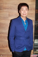 组图：陈法拉马浚伟MV搭档 抱宝宝手忙脚乱