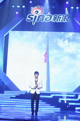 高清组图：新浪网络盛典 满江献唱《中华诵》