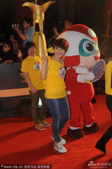 组图：《开心超人》剧组陈明邵贝夷现身