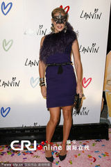 组图：明星万圣节派对 海瑟薇豹纹珍妮学卓别林