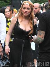 组图：林赛罗韩爆乳扮公主巨波荡漾