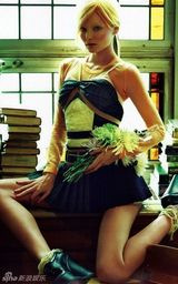 幻灯图集：名模米兰达-可儿学校制服诱惑写真