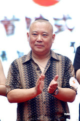 幻灯：郭德纲献“初吻”恶搞唐伯虎 笑言不如自己