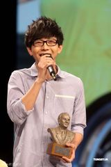 组图：200明星高歌《北京祝福你》 成龙坐镇指挥