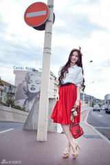 组图：温心欧洲风情复古写真重温梦露之美