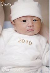 组图：张柏芝次子Quintus近照曝光 肉嘟嘟显可爱