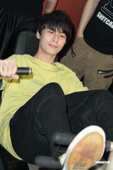 组图：严爵为林书豪创作歌曲 失恋寄情于工作