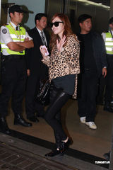 组图：少女时代抵港为演唱会做准备粉丝接机