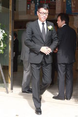 组图：赌王前女婿萧百成去世设灵 许晋亨等到场拜祭